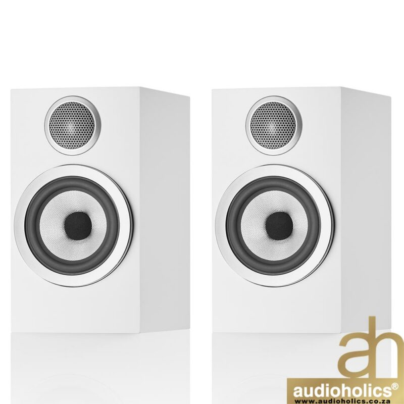 B&w bookshelf hot sale speakers